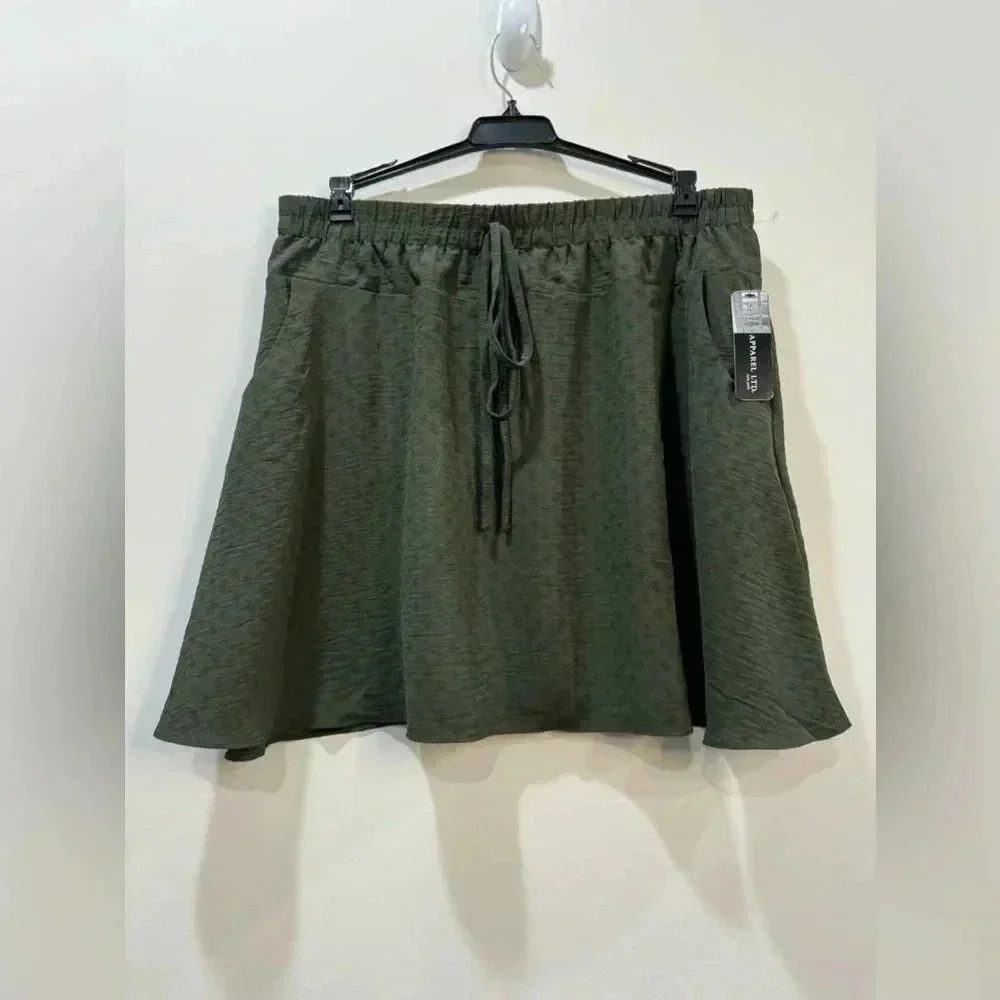 NWT SOHO Apparel Ltd. Green Mini Skirt Size L Elastic Waist Front Pockets